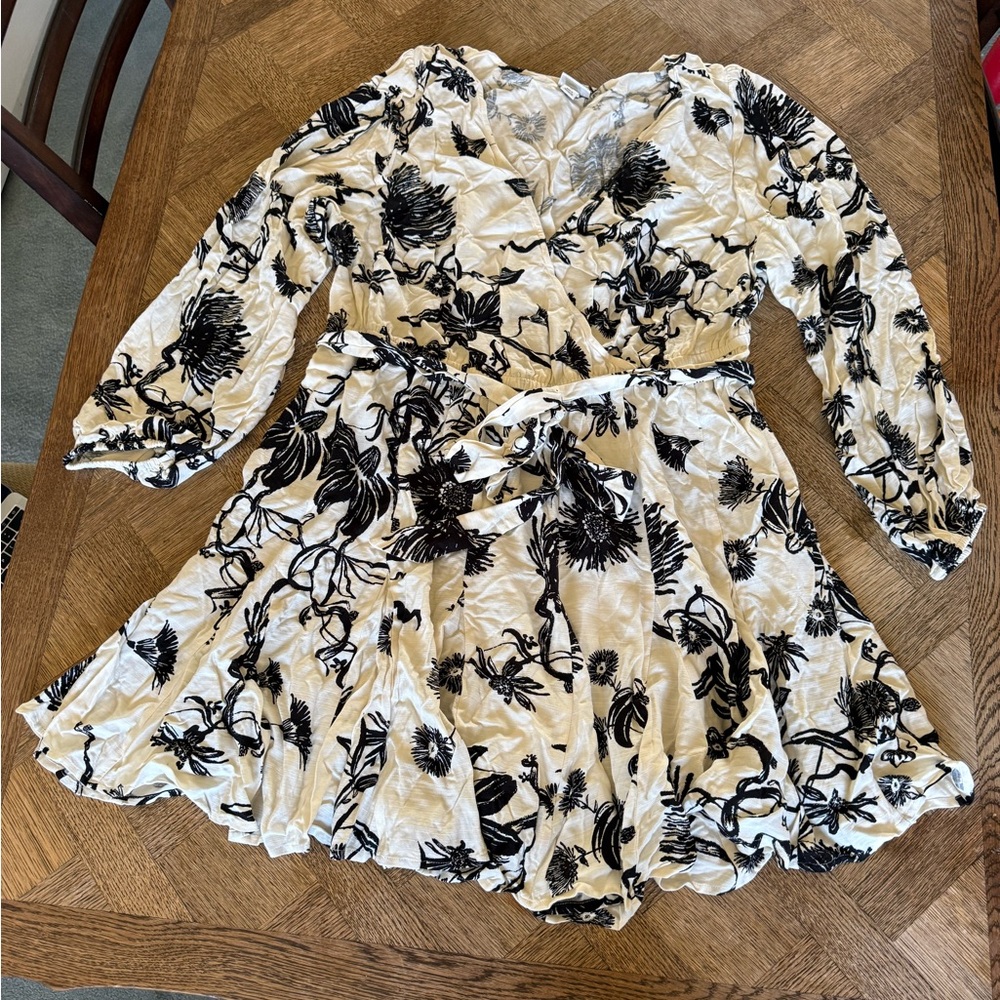 AVA & VIV Plus 1X Ivory Black Floral Tie Waist Dress Long Sleeve with Pockets